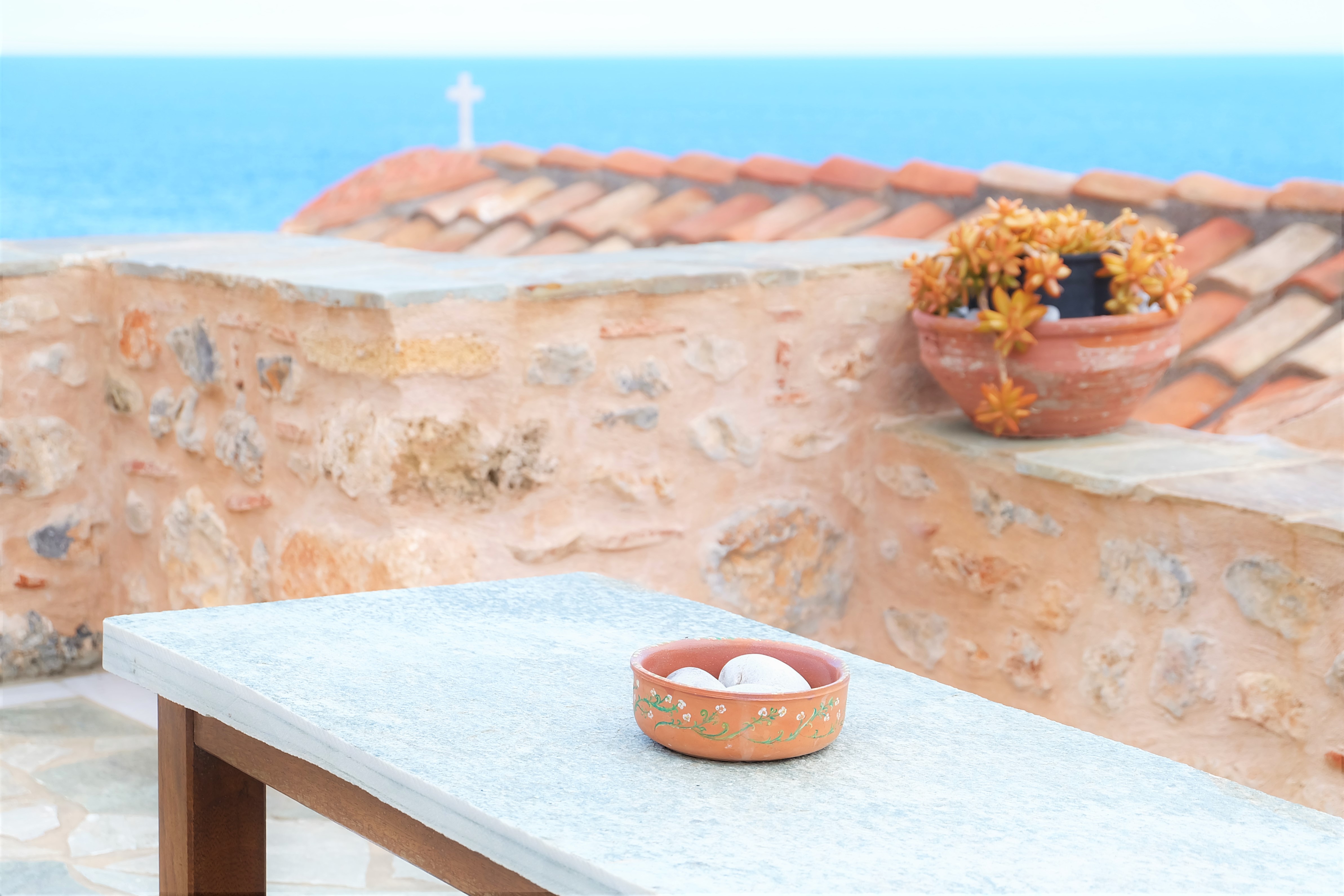 Carry It Like Harry - Theophano Art Hotel Monemvasia: Fall asleep while counting the stars