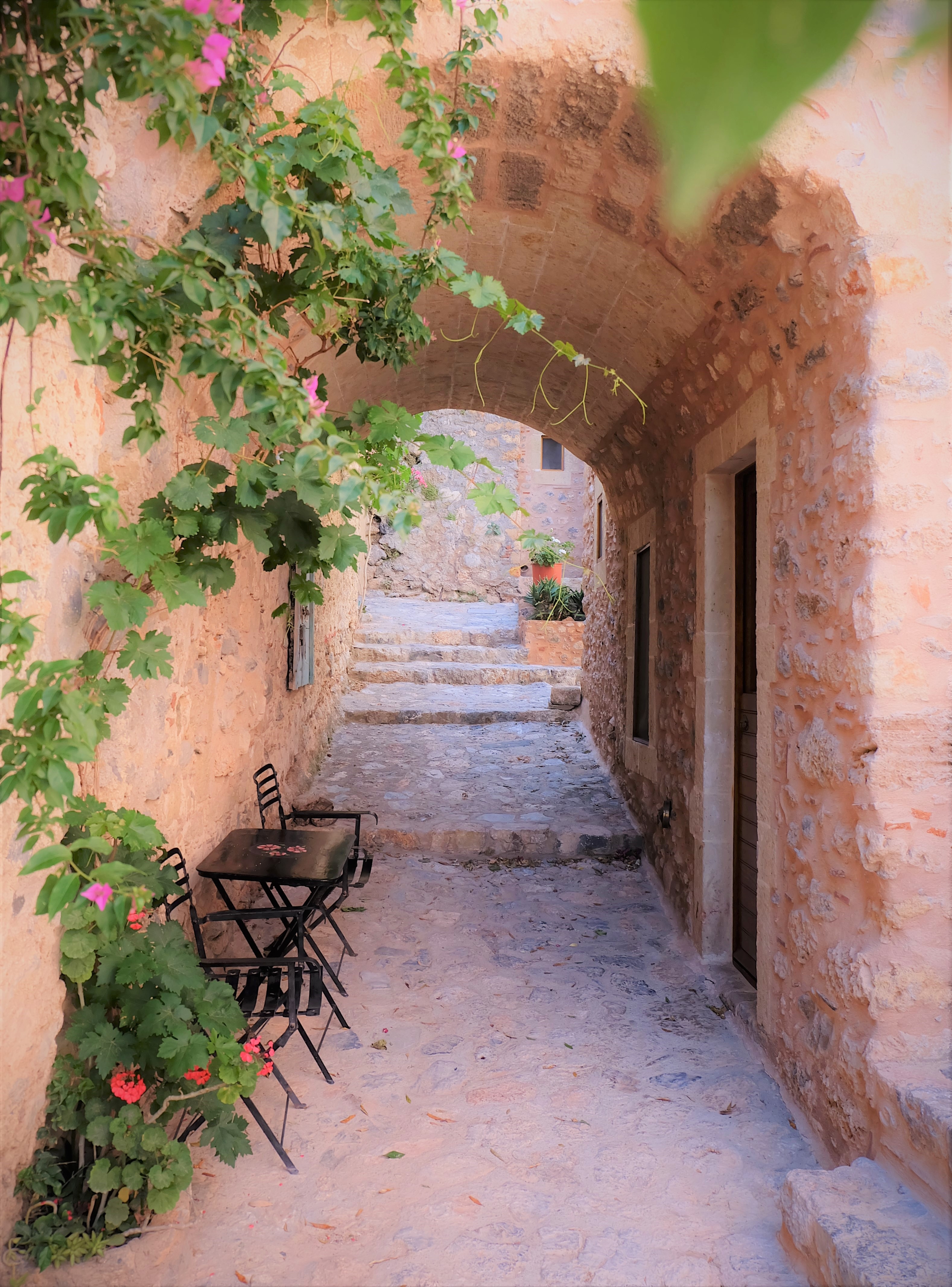Carry It Like Harry - Theophano Art Hotel Monemvasia: Fall asleep while counting the stars