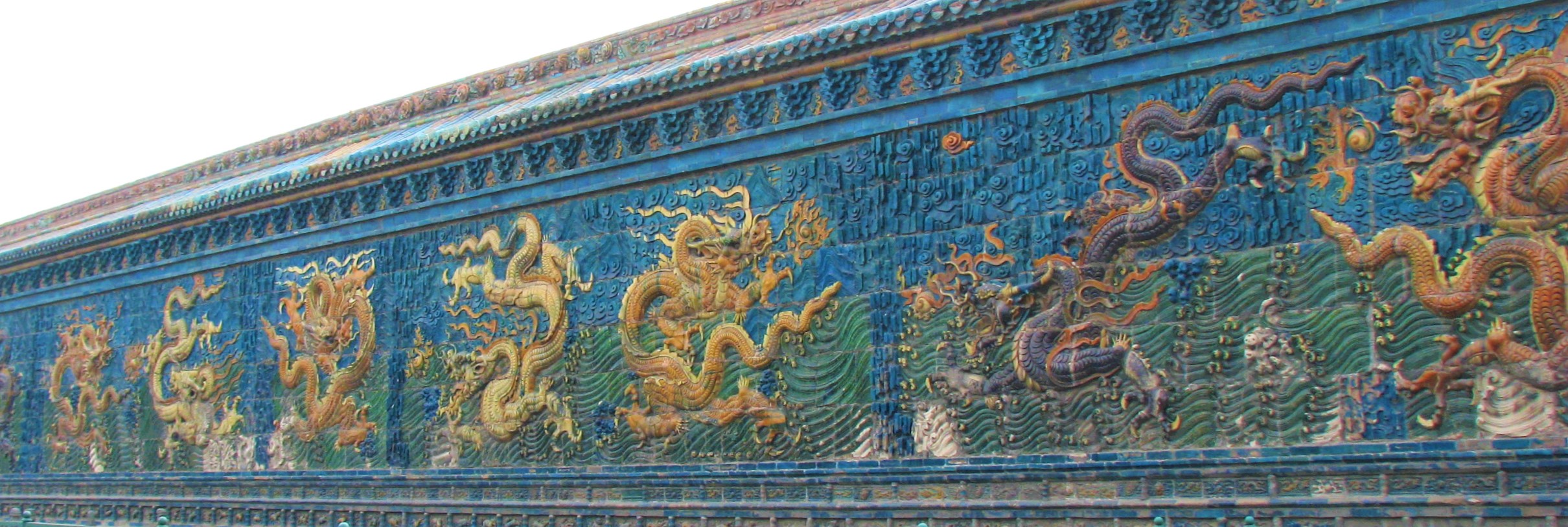 Carry It Like Harry - Why you should see the Nine Dragons Wall 大同九龙壁 in Datong, China?