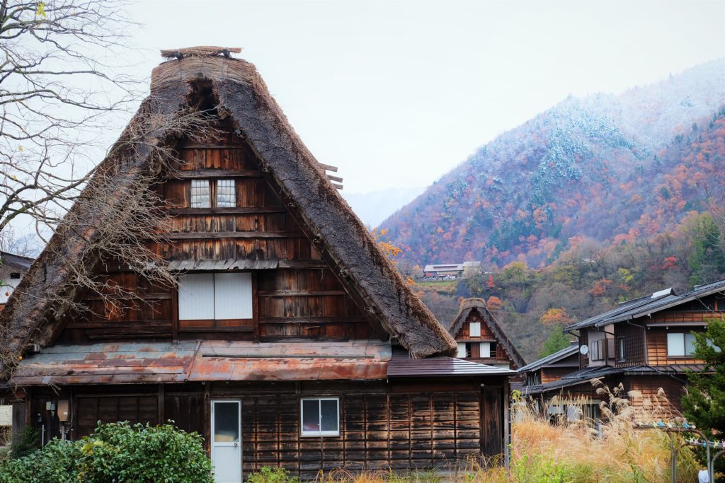 Carry It Like Harry - Explore the most beautiful village in Japan: Shirakawa-go 白川郷