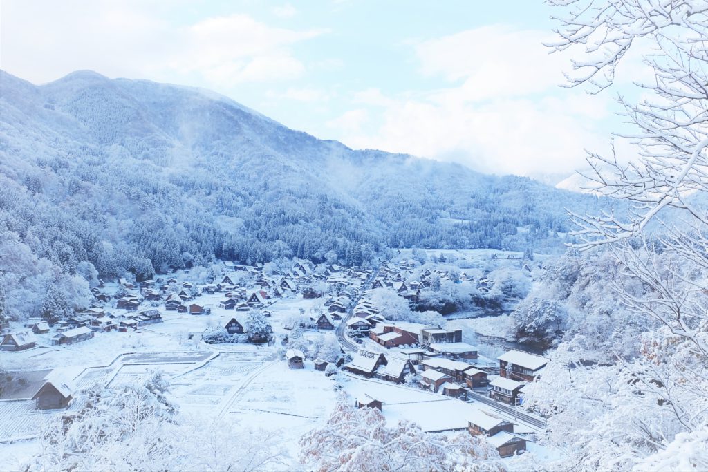 Carry It Like Harry - Explore the most beautiful village in Japan: Shirakawa-go 白川郷